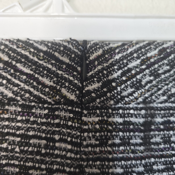 Hem & Thread Black White Classy Winter Tweed Ruffle Hem Mini Skirt New - Small - Picture 3 of 6